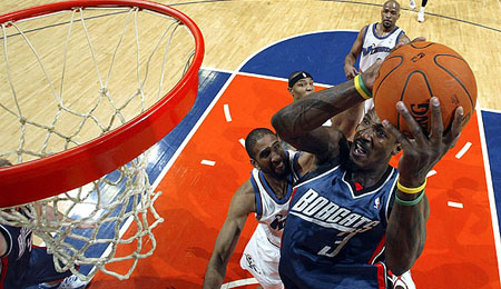 The Charlotte Bobcats have re-signed small forward Gerald Wallace.