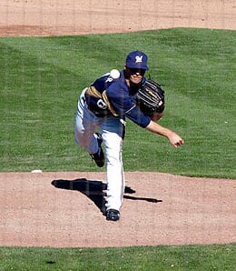 Brandon Kintzler earned his first win for the Milwaukee Brewers.