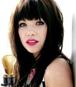 Carly Rae Jepsen can't pitch to save her life.