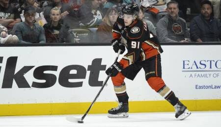 Leo Carlsson wasted no time showing what he can do for the Anaheim Ducks.